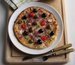 Pizza s cibul�, koz�m s�rem a olivami